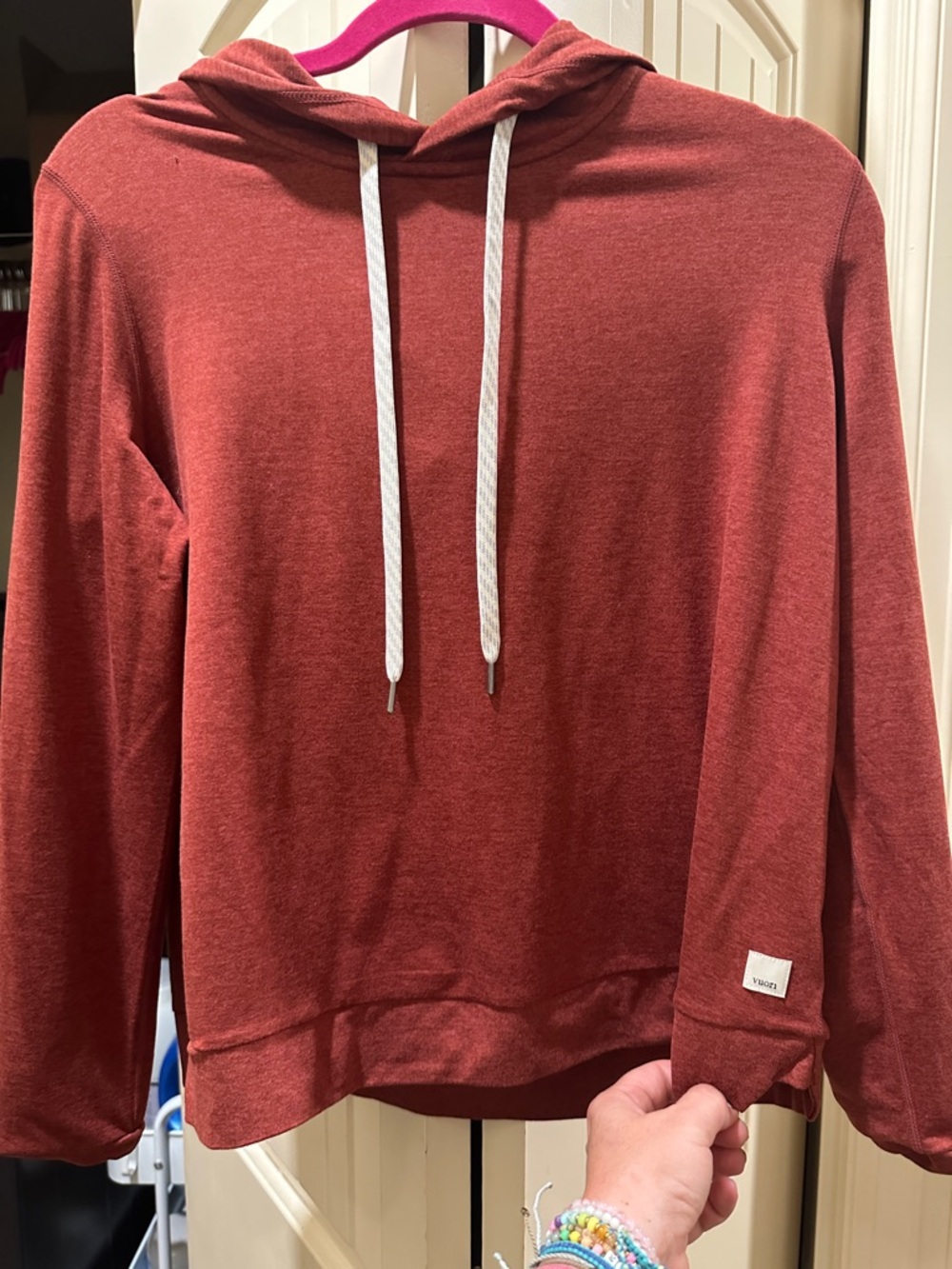 WoMen's Lightweight Vuori Hooded Pullover Shirt - Rust Red